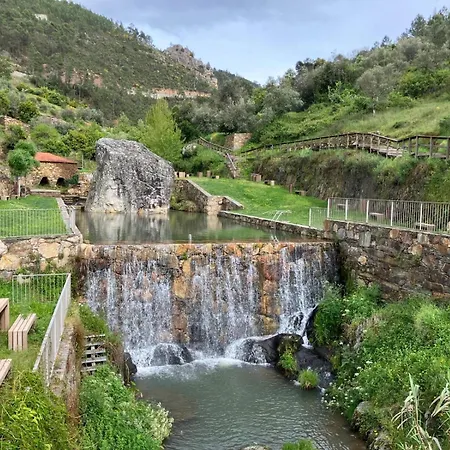 Alojamento de Acomodação e Pequeno-almoço Casa Estevas Foz do Cobrão